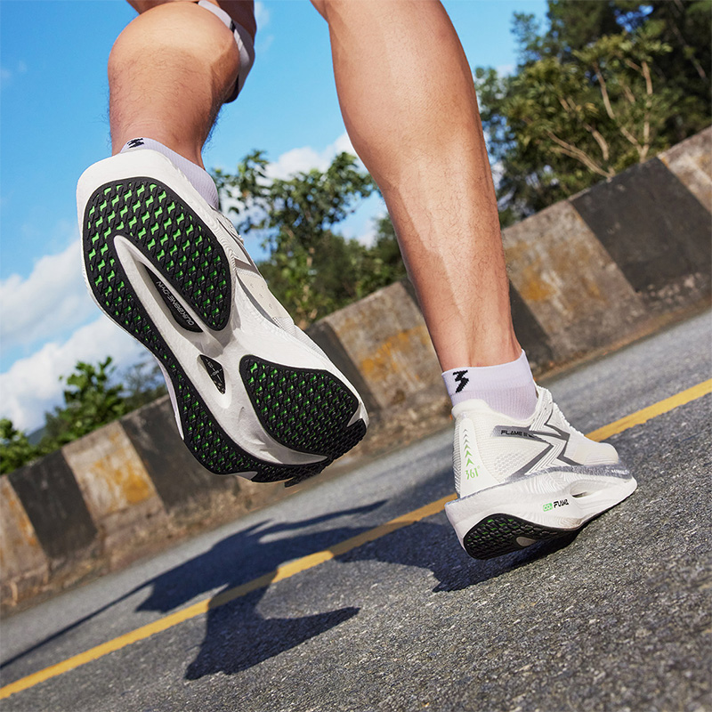 361° Fly Burn 3 Anti-Slip And Wear-Resistant Breathable Low-Top Running Shoes Unisex Silver White купить в интернет-магазине Yoocart с быстрой доставкой по России.