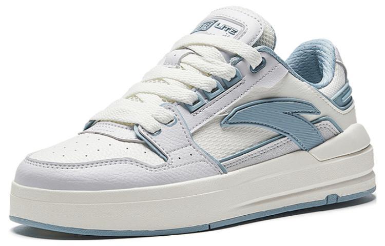 Anta Street Play LITE Anti-Slip And Wear-Resistant Lightweight Low-Top Skateboard Shoes Women's White Gray Blue купить в интернет-магазине Yoocart с быстрой доставкой по России.