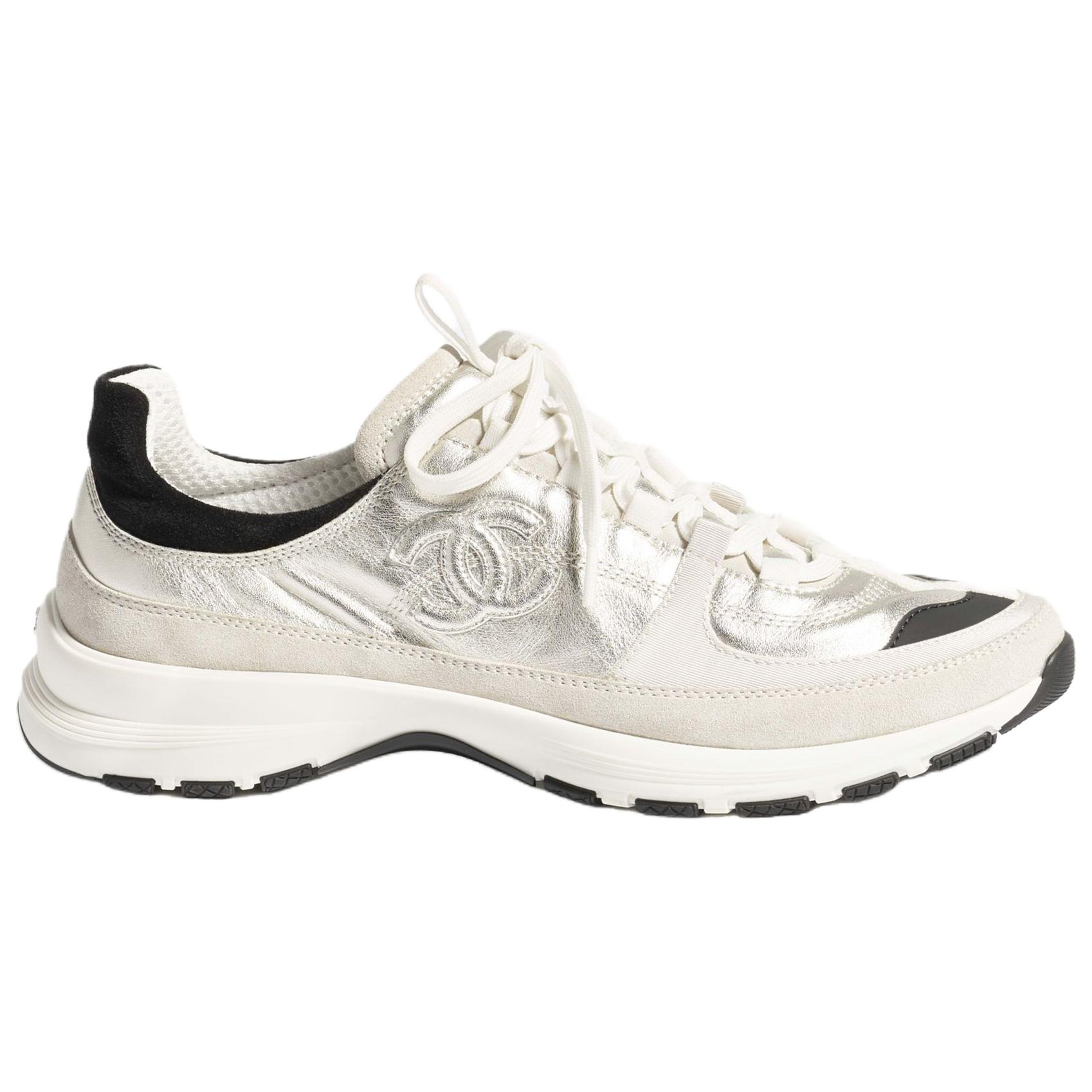 CHANEL 25A Low Top Casual Shoes Women's Light Gold