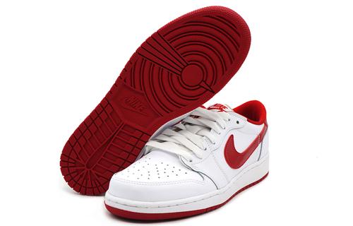 JORDAN 1 Retro Low 'White Varsity Red' Gs купить в интернет-магазине Yoocart с быстрой доставкой по России.