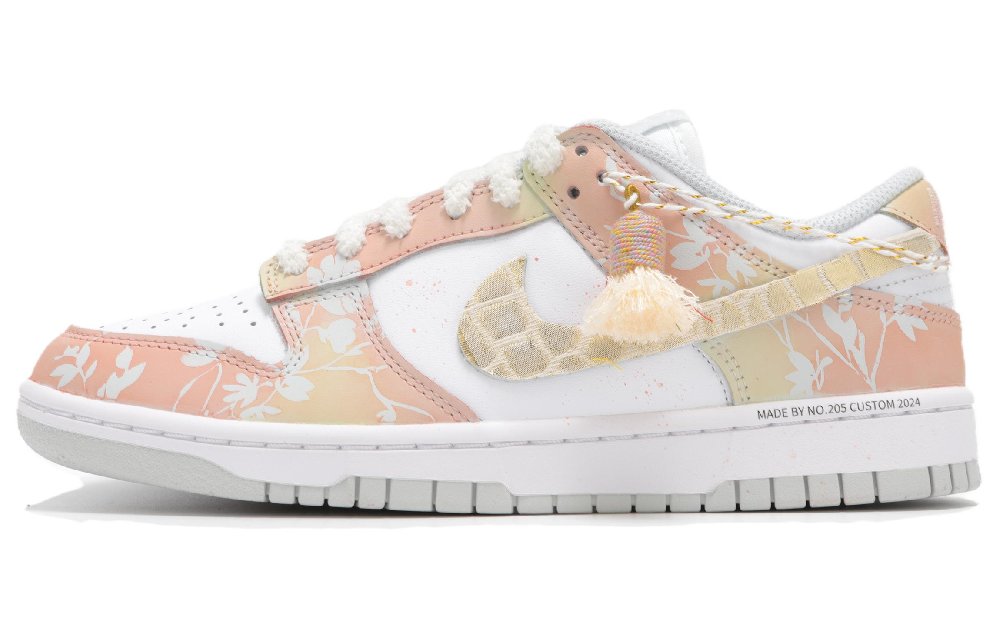 Nike Dunk Low Top Skateboard Shoes Women's Saffron
