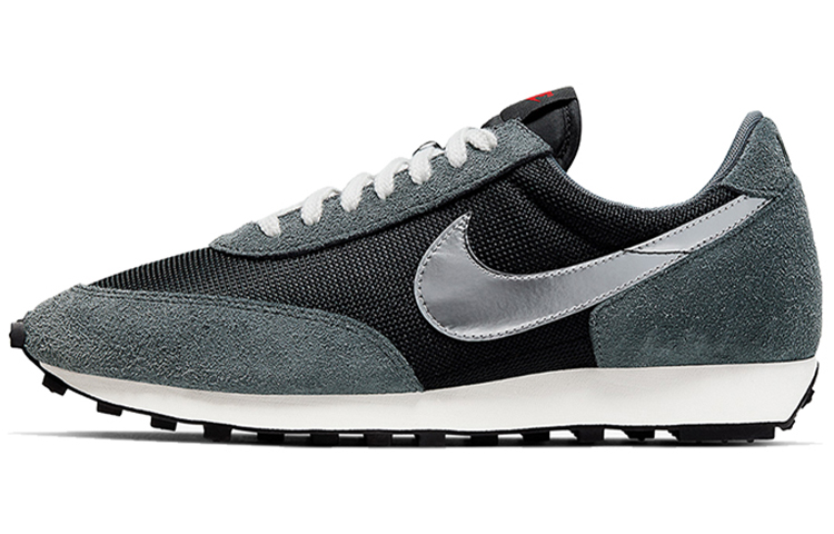 Nike Daybreak Metallic Silver