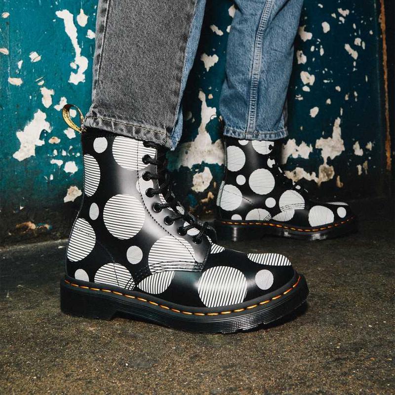 Dr. Martens Dr.Martens 1460 Polka Dot Smooth Leather Lace Up Boots 'Black' Women's купить в интернет-магазине Yoocart с быстрой доставкой по России.