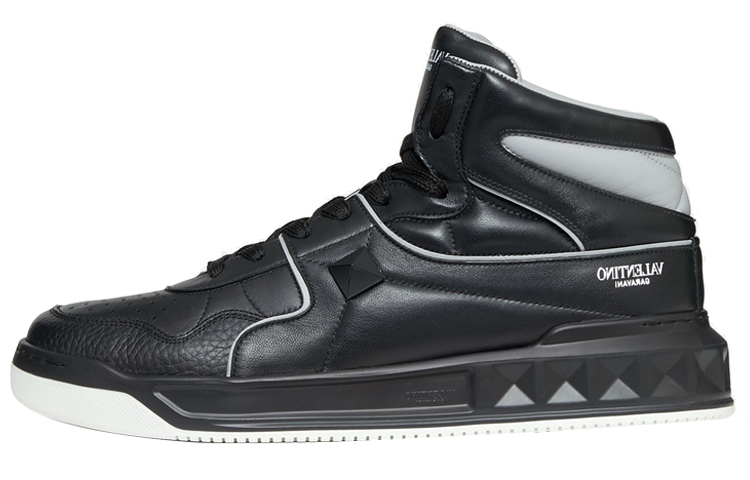 Valentino One Stud Mid Top Stylish Skateboarding Shoes Men's Black