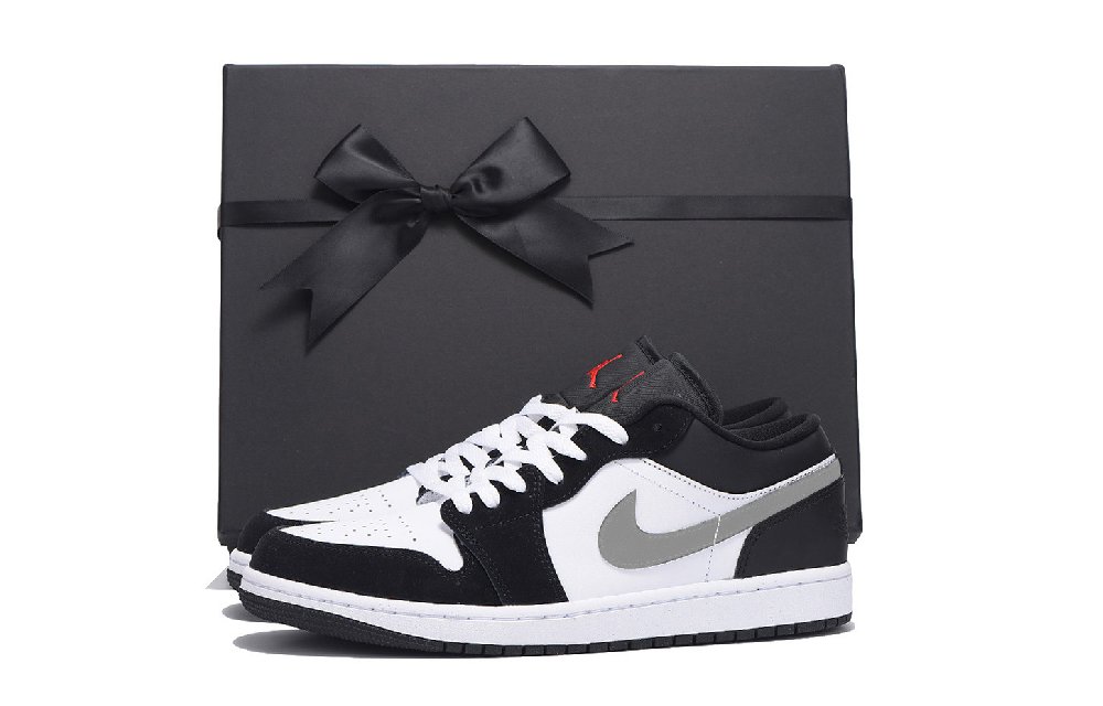 Jordan Air Jordan 1 Anti-Slip And Wear-Resistant Coverage Low-Top Vintage Basketball Shoes Unisex Black White