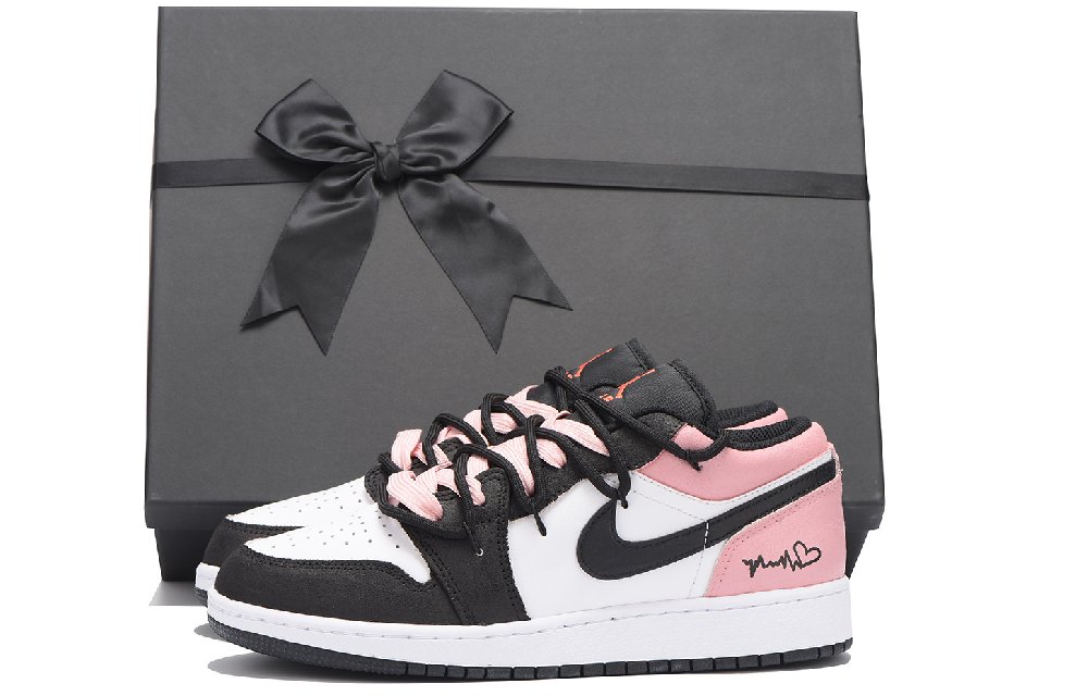 Jordan Air Jordan 1 Low-Top Vintage Basketball Shoes Women's Black Pink