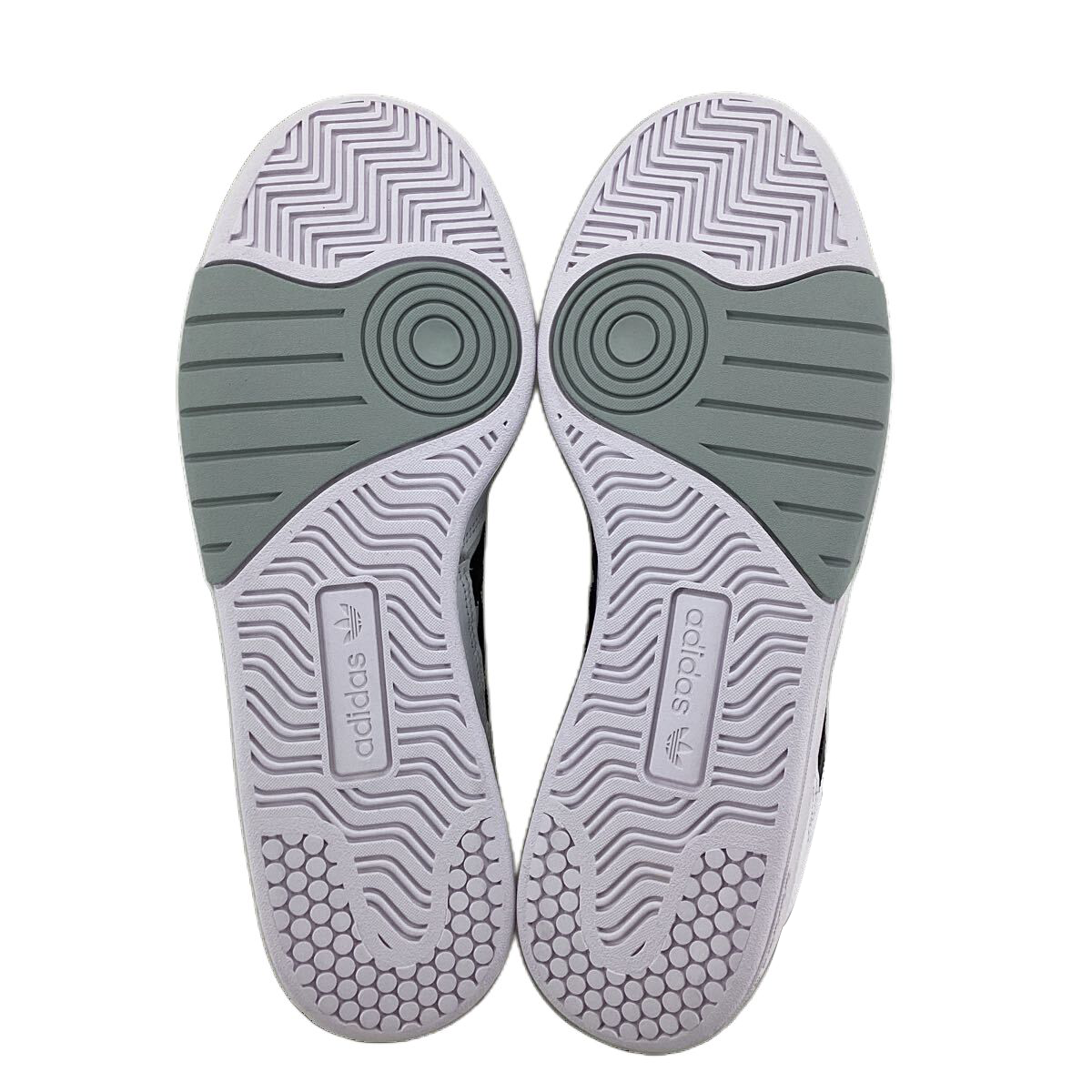 Adidas Courtic 'White Black' купить в интернет-магазине Yoocart с быстрой доставкой по России.