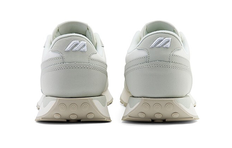 Mizuno Lg 70s Essential 'Gray White' купить в интернет-магазине Yoocart с быстрой доставкой по России.
