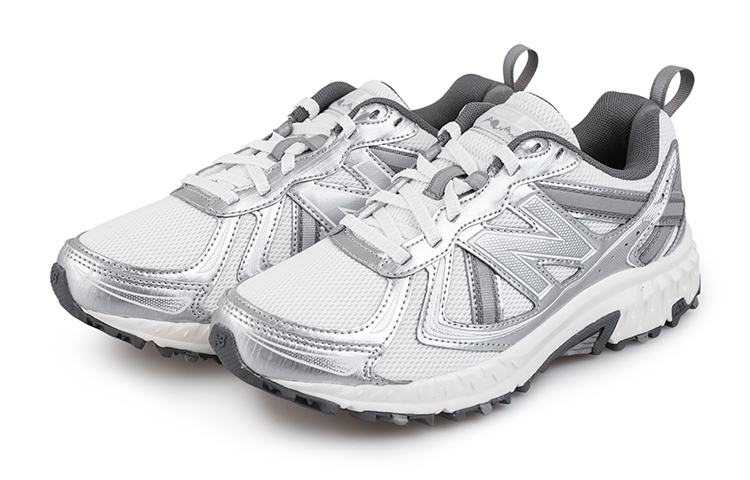 New Balance 410 Wide White Silver купить в интернет-магазине Yoocart с быстрой доставкой по России.