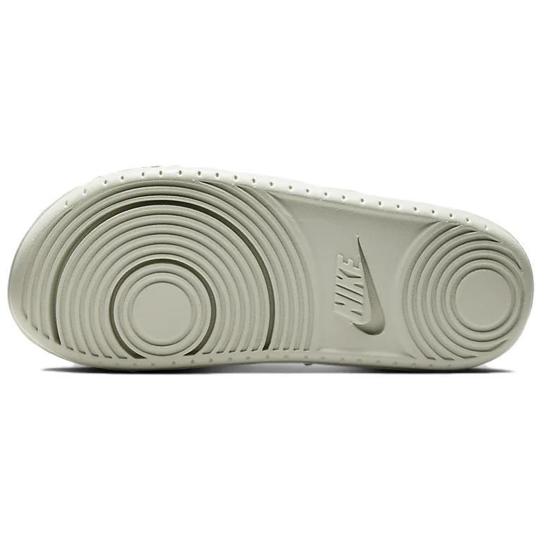 Nike Offcourt Slip Resistant Slide Slippers Women's White Silver купить в интернет-магазине Yoocart с быстрой доставкой по России.