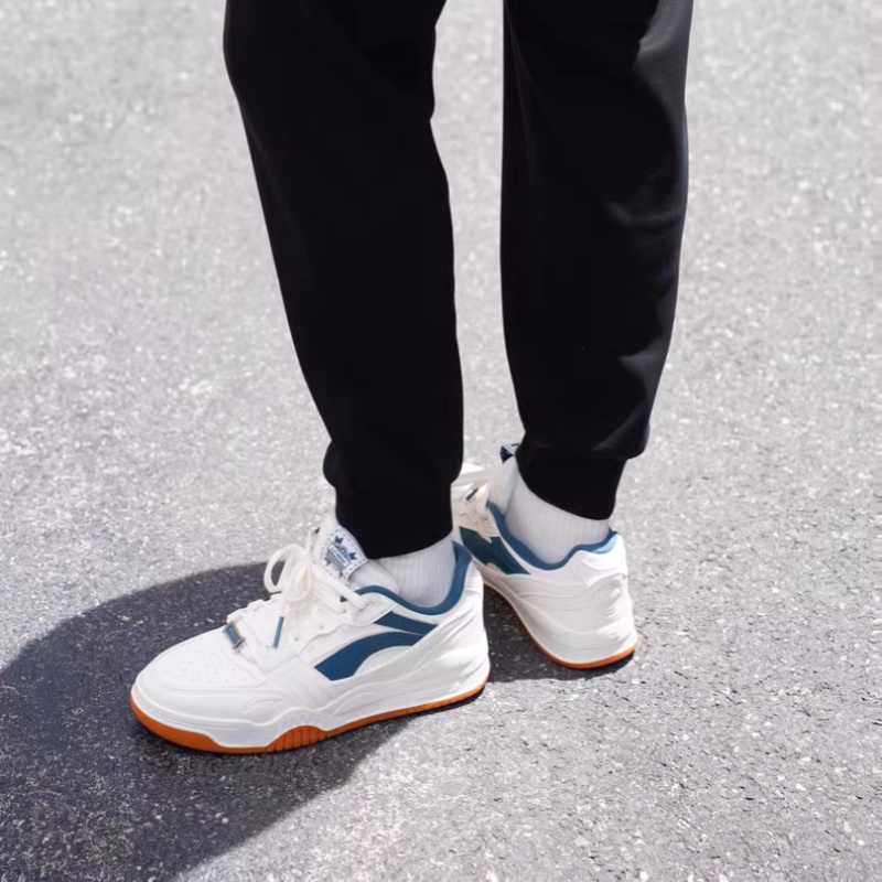 LiNing Sports Life Collection Anti Slip Wear Resistant Lightweight Breathable Low Top Skateboard Shoes Unisex White купить в интернет-магазине Yoocart с быстрой доставкой по России.