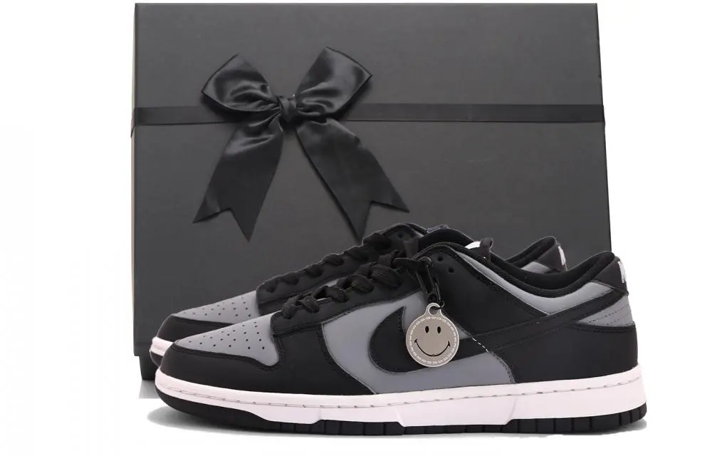 Nike Dunk Coverage Slip Resistant And Abrasion Resistant Low top Skateboard Shoes Unisex Black Gray