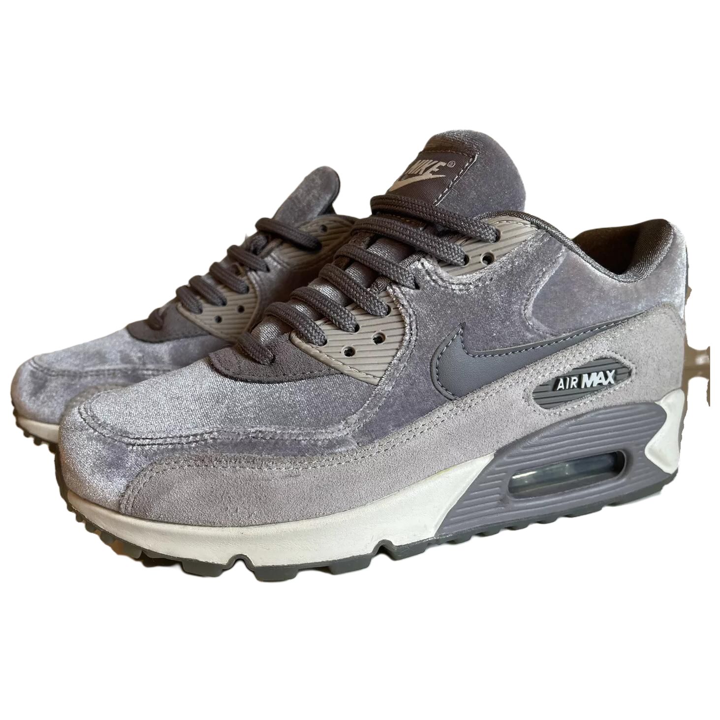Nike Air Max 90 Velvet Gunsmoke Women's купить в интернет-магазине Yoocart с быстрой доставкой по России.