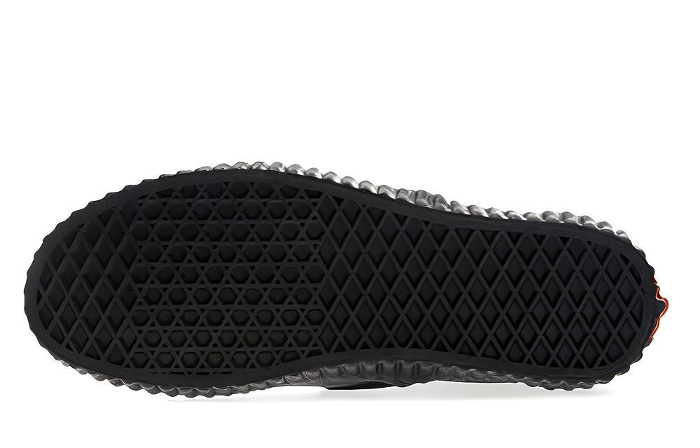 Vans Marvel X Vans Slip On 'Black Widow' купить в интернет-магазине Yoocart с быстрой доставкой по России.