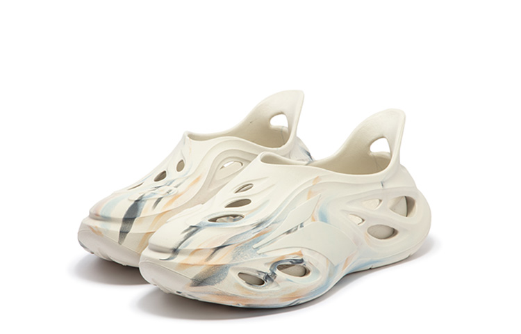 361° Yuyu Whale Clogs Unisex Oat Milk