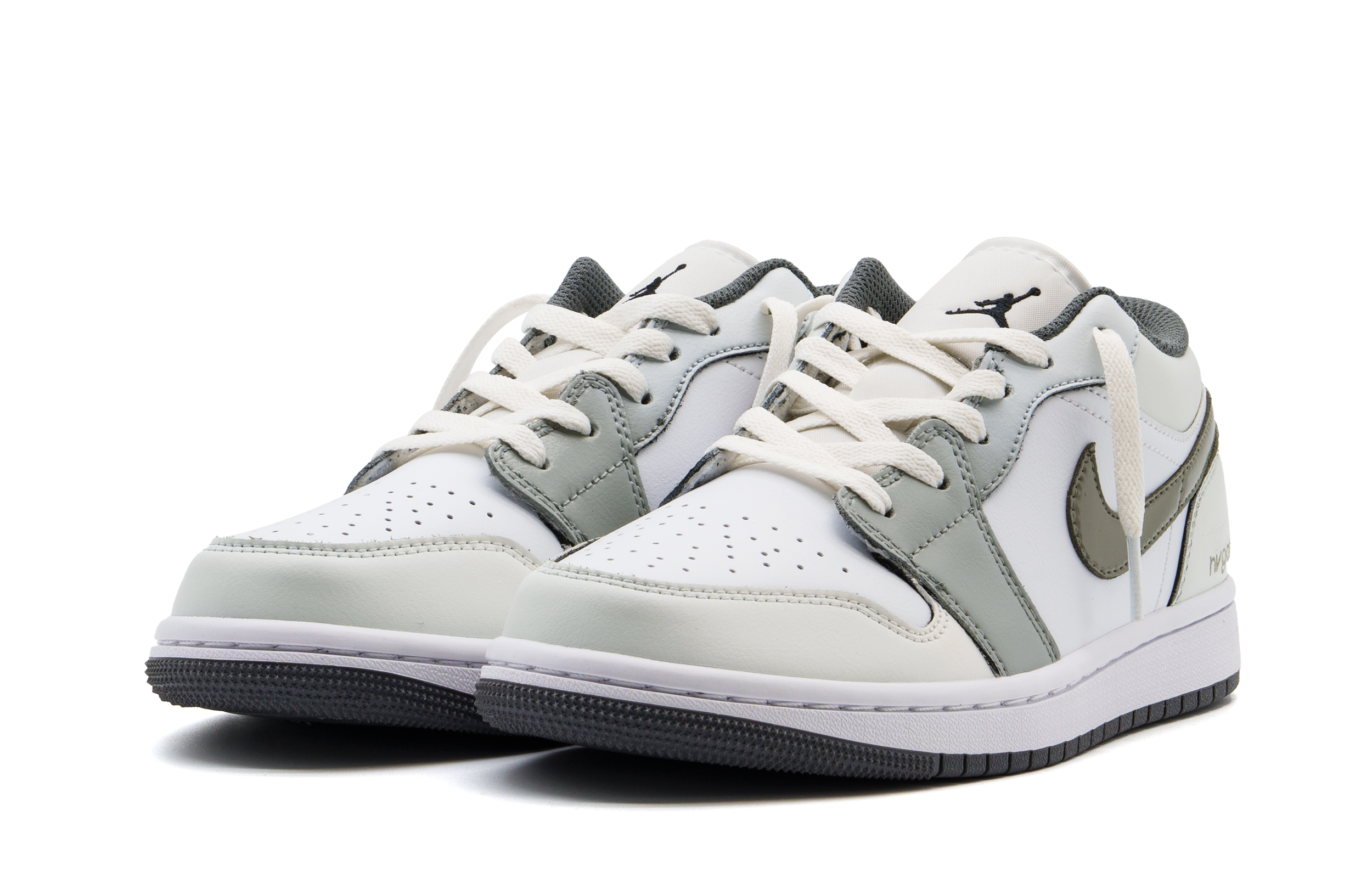Jordan Air Jordan 1 Cushioning, Wear Resistant Low top Vintage Basketball Shoes Unisex Light Gray купить в интернет-магазине Yoocart с быстрой доставкой по России.