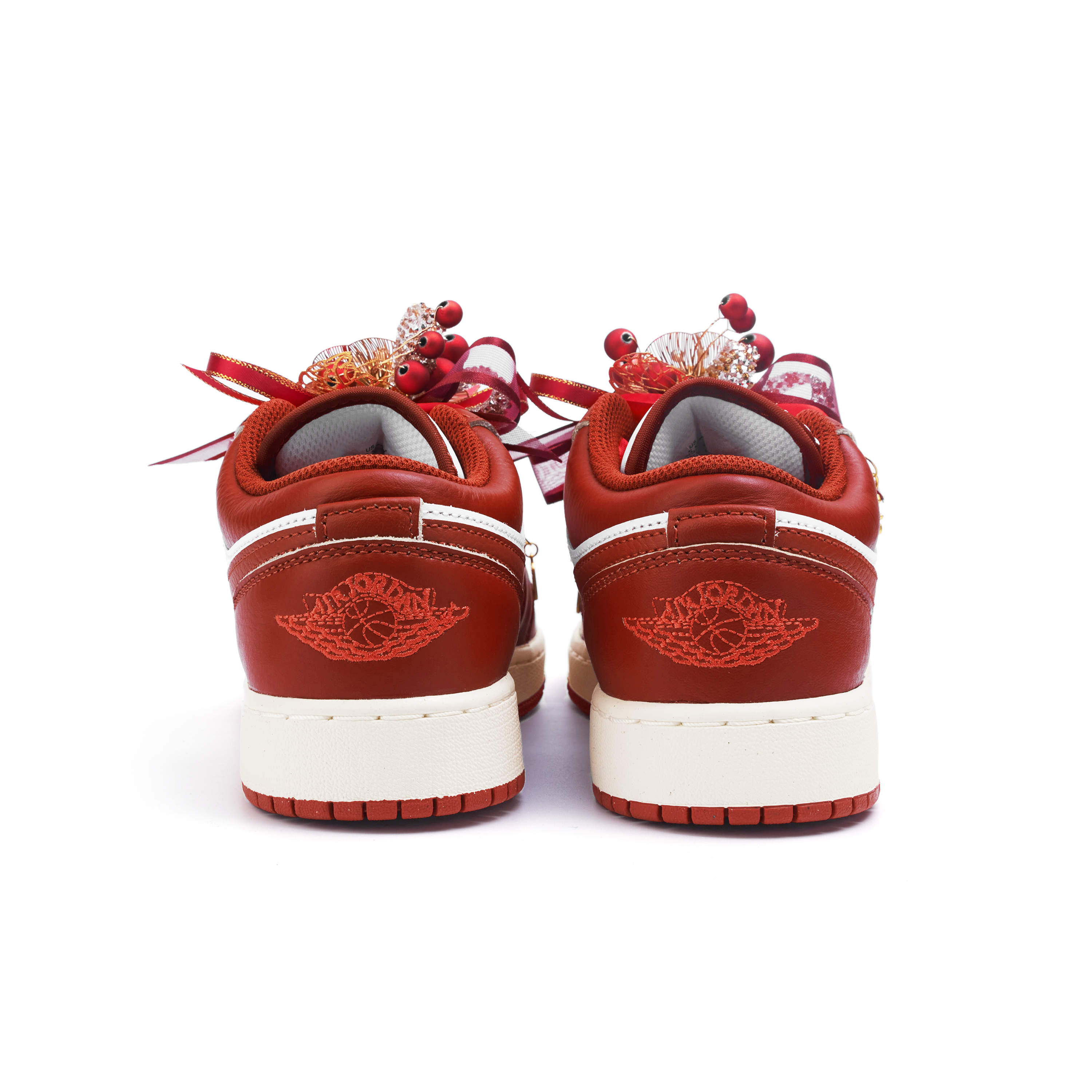 Jordan Air Jordan 1 Low Top Skateboard Shoes Women's Red купить в интернет-магазине Yoocart с быстрой доставкой по России.