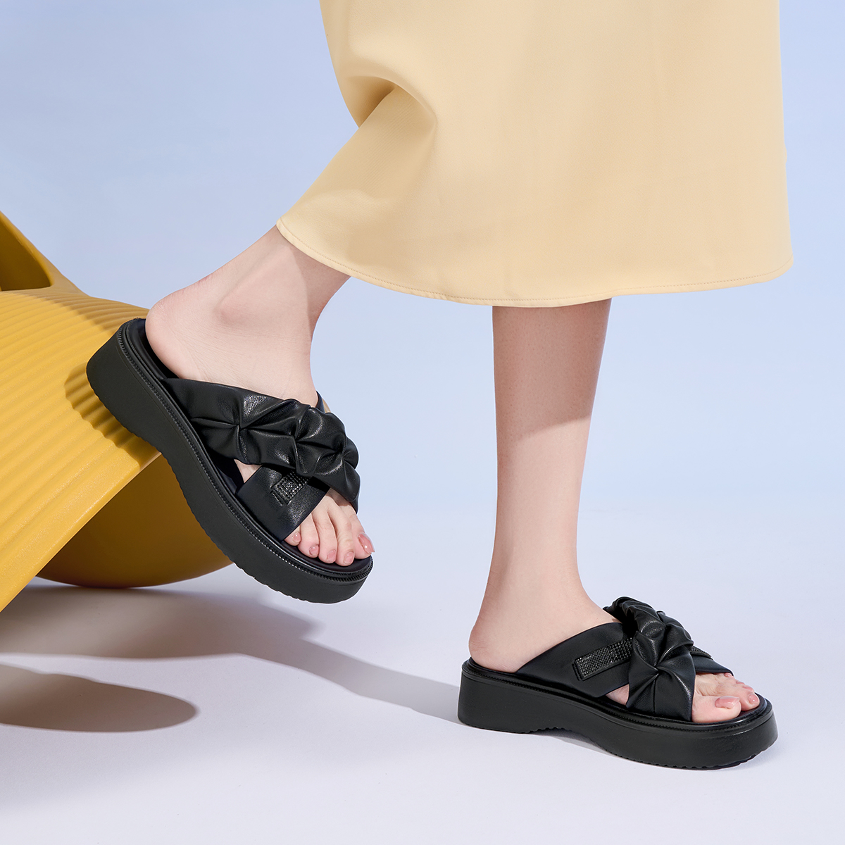 EBLAN Slide Slippers Women's Black купить в интернет-магазине Yoocart с быстрой доставкой по России.