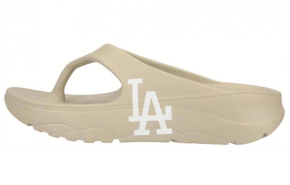 MLB Slipper Rubber Sole Graffiti Odor Resistant Flip Flops Unisex Beige Yellow