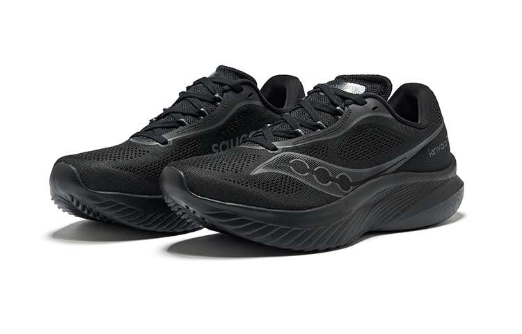Saucony Kinvara 15 Triple Black купить в интернет-магазине Yoocart с быстрой доставкой по России.
