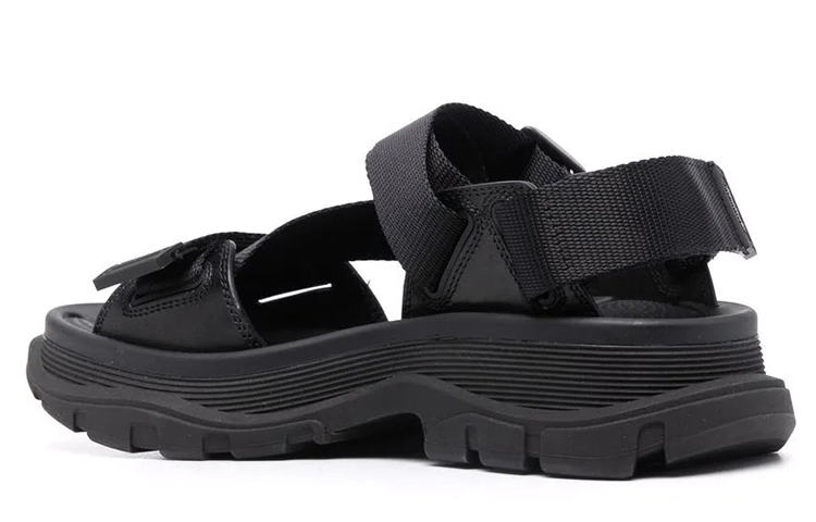 Alexander McQueen Tread Strapped Sandals Women's купить в интернет-магазине Yoocart с быстрой доставкой по России.