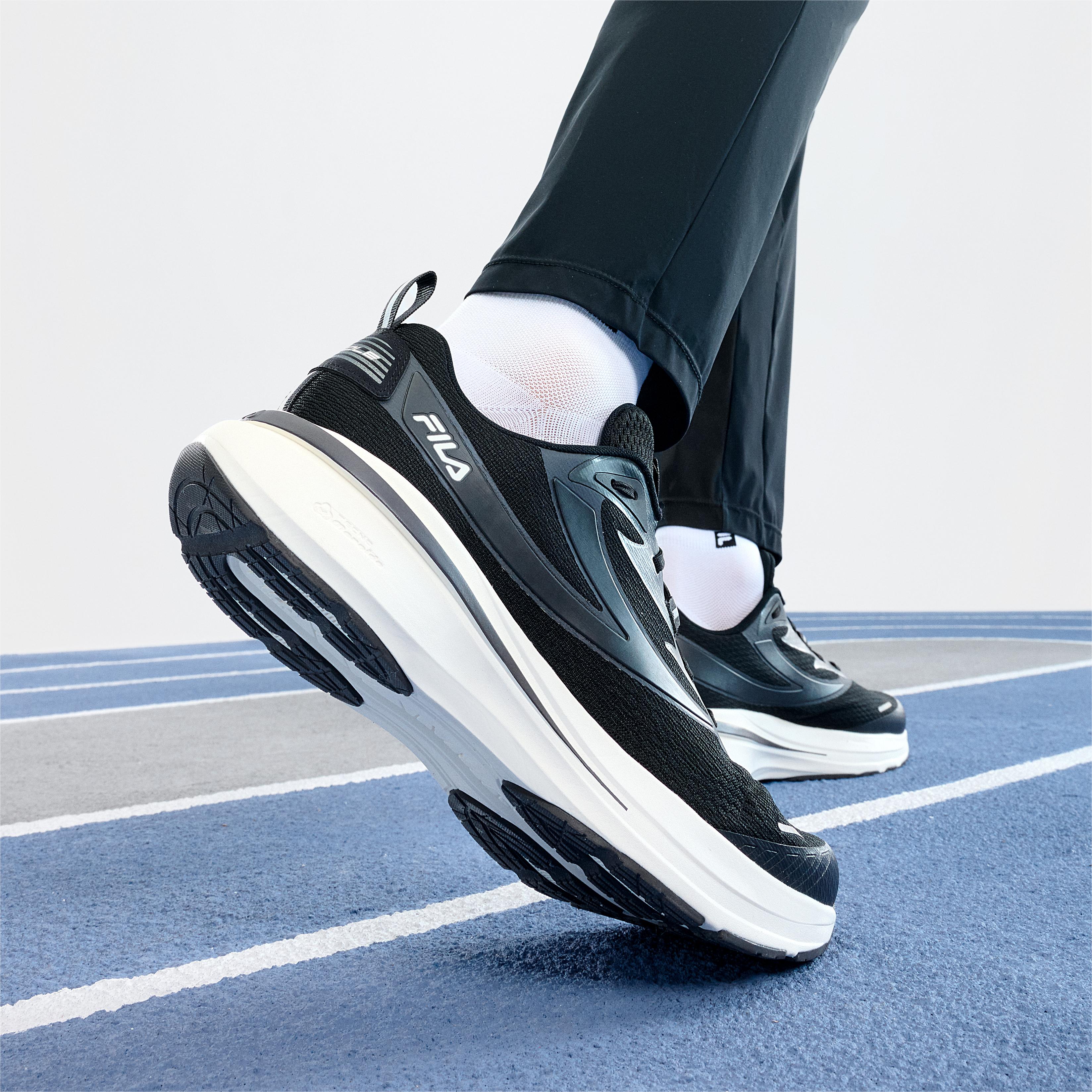 FILA NUVOLE Low top Casual Trail Running, Long Distance Running, City Commute Running Shoes Men's Galloping Horse Black купить в интернет-магазине Yoocart с быстрой доставкой по России.