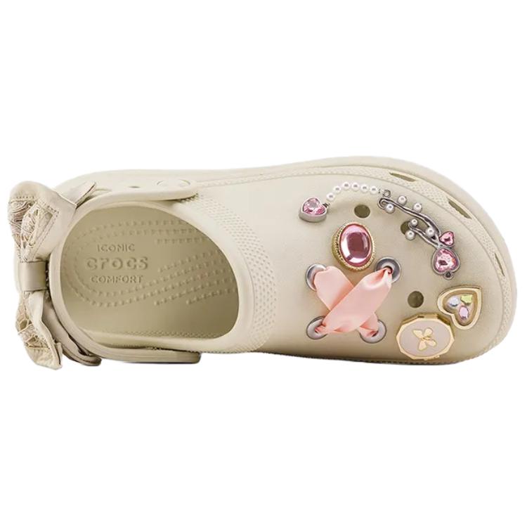 Crocs Floating Dream Flower Shadow Cream Puff Clogs Women's Beige купить в интернет-магазине Yoocart с быстрой доставкой по России.