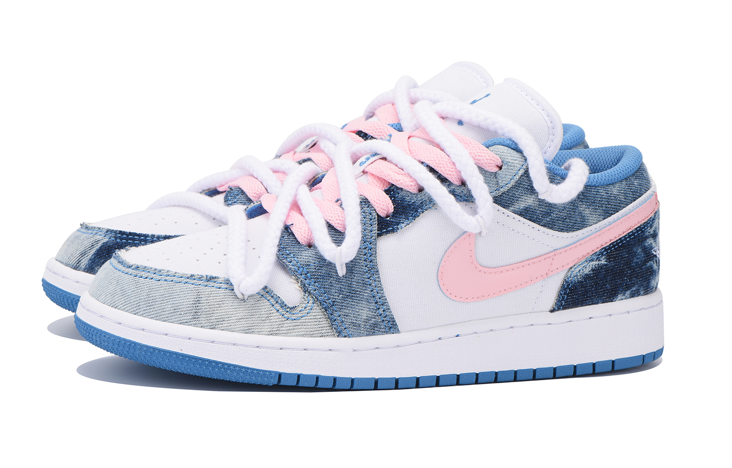 Jordan Air Jordan 1 Washed Denim Anti-Slip Wear-Resistant Low-Top Vintage Basketball Shoes GS White Blue купить в интернет-магазине Yoocart с быстрой доставкой по России.