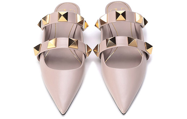 Valentino Roman Stud Closed Toe Slippers Women's Smoke Pink купить в интернет-магазине Yoocart с быстрой доставкой по России.