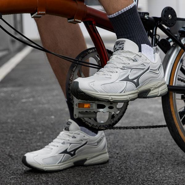 Mizuno Wave Rider 10 'White Grey' купить в интернет-магазине Yoocart с быстрой доставкой по России.