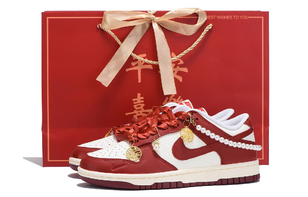 Nike Dunk Anti-Slip Wear-Resistant Low-Top Skateboard Shoes Women's Red White