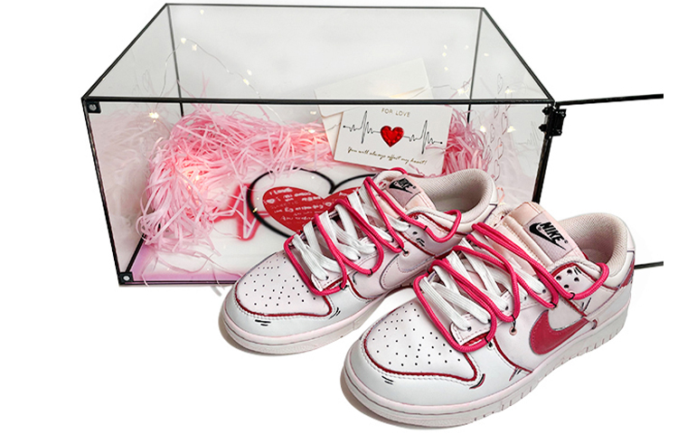 Nike Dunk Skateboard Shoes Women's Low-Top Pink