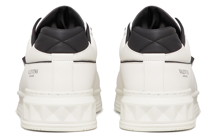 Valentino One Stud Low 'White Black' купить в интернет-магазине Yoocart с быстрой доставкой по России.