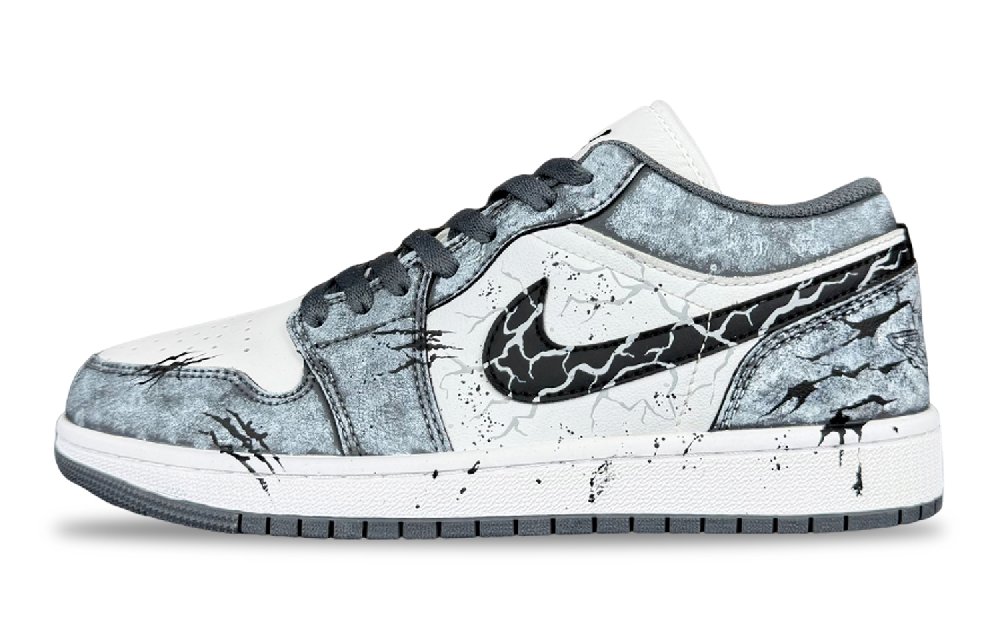Jordan Air Jordan 1 Mist Fantasy Abrasion Resistant Low Top Vintage Basketball Shoes Unisex Black White