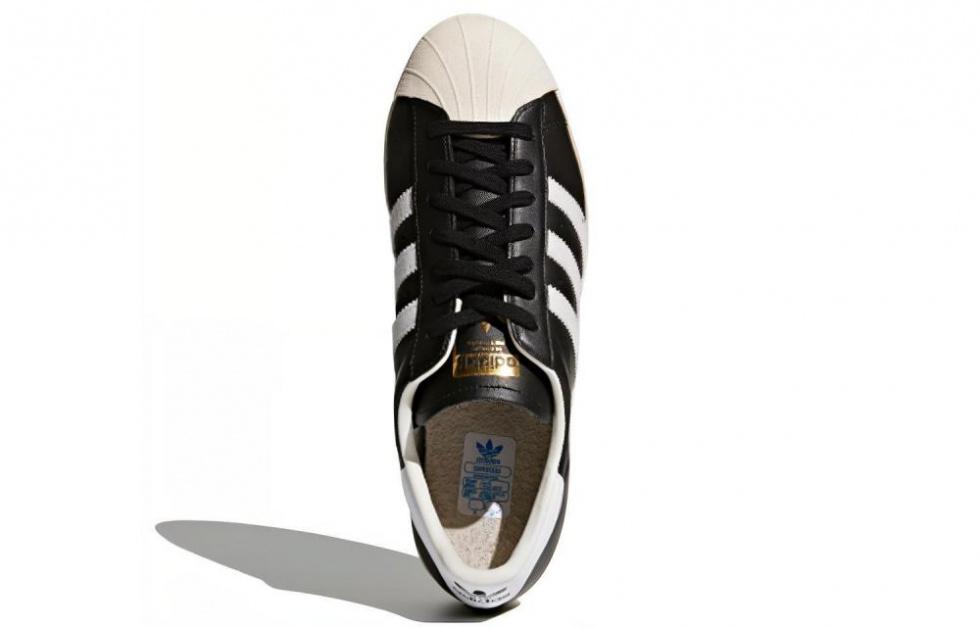 Adidas Superstar 80s Black Chalk White купить в интернет-магазине Yoocart с быстрой доставкой по России.