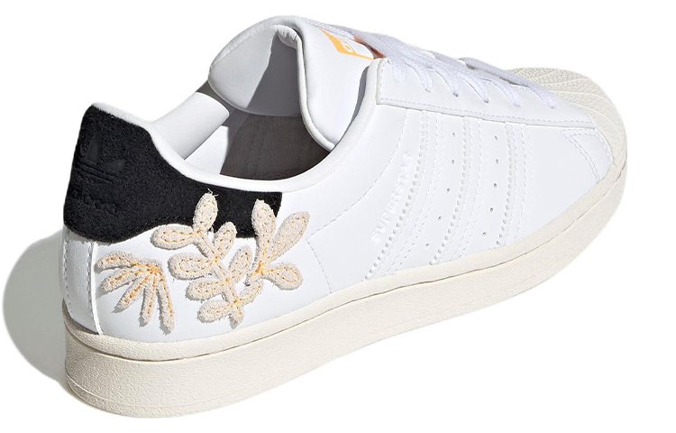 Adidas Women's Superstar 'Floral Patches - White Flash Orange' купить в интернет-магазине Yoocart с быстрой доставкой по России.