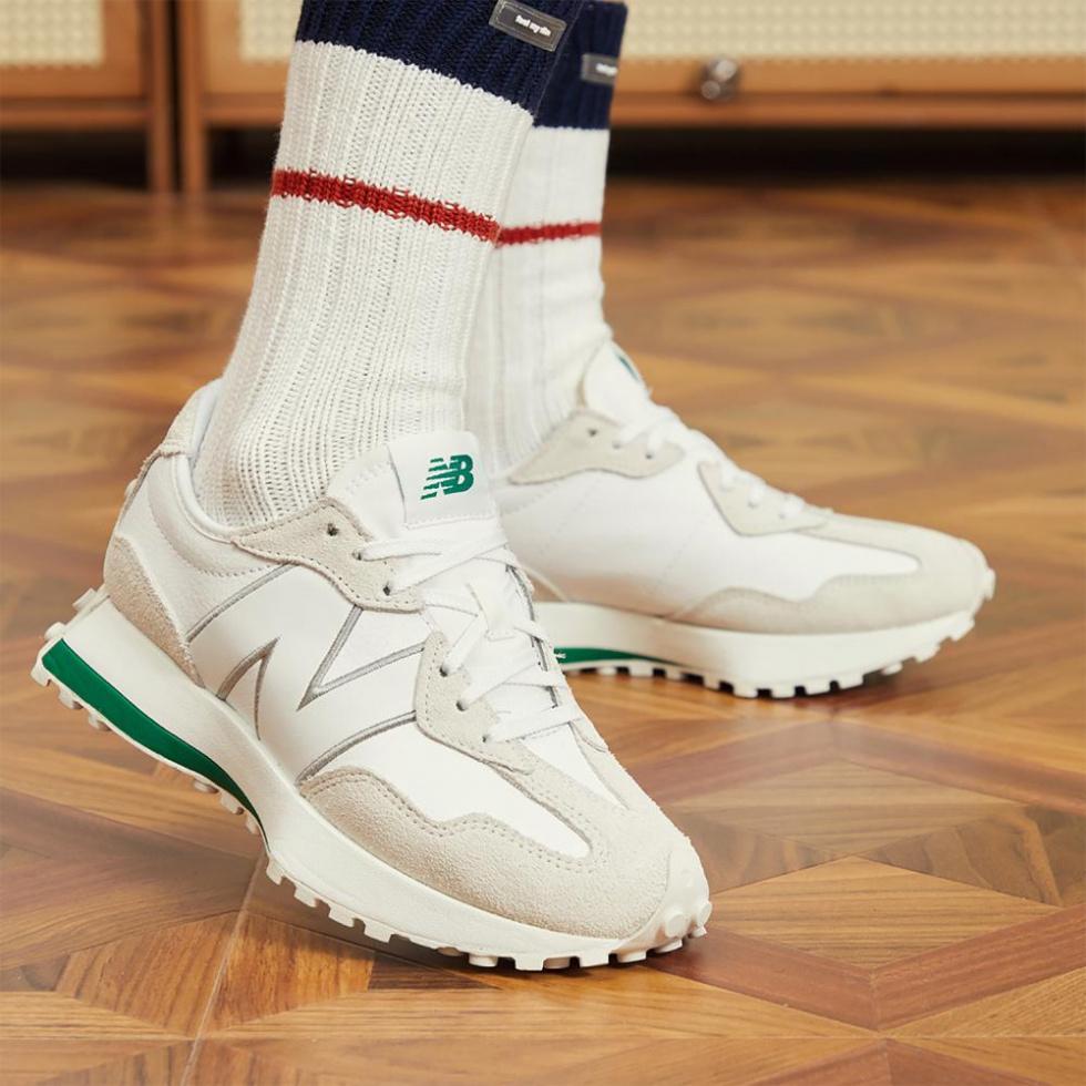 New Balance 327 Cream Green купить в интернет-магазине Yoocart с быстрой доставкой по России.