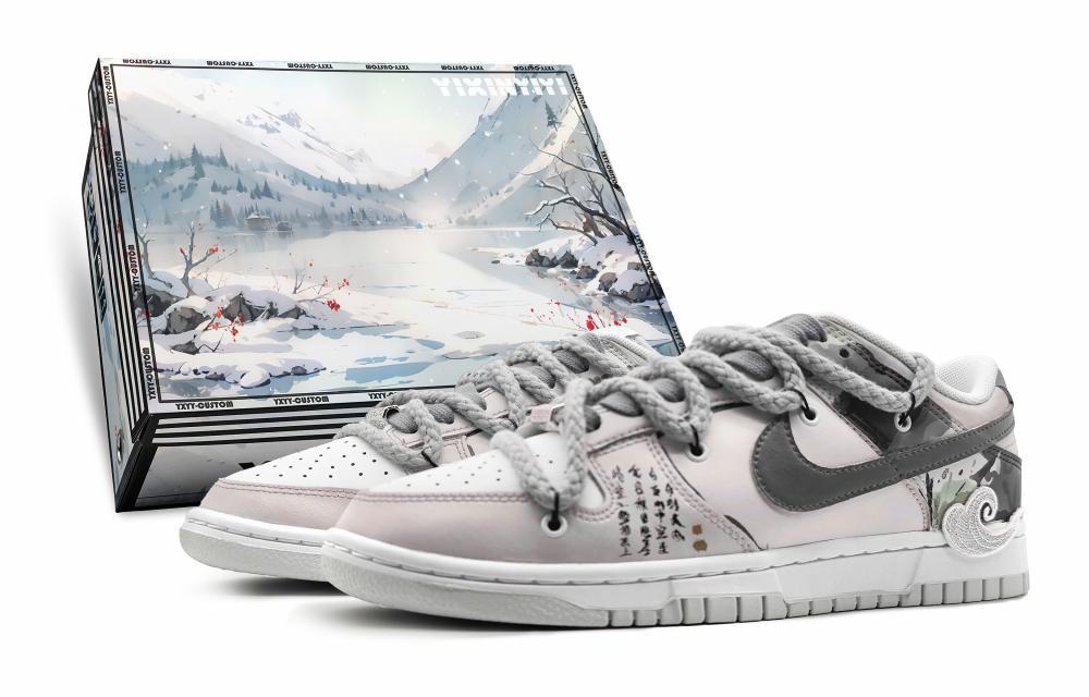 Nike Dunk Low-Top Skateboard Shoes Women's Gray Pink
