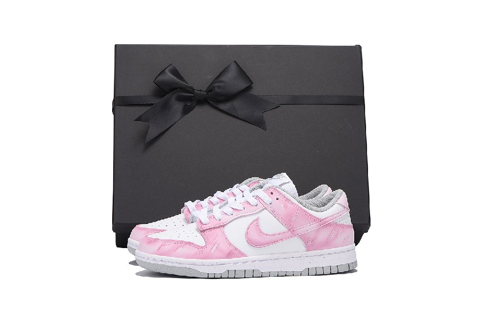 Nike Dunk Coverage Slip Resistant And Abrasion Resistant Low Top Skateboard Shoes Women's Pink White