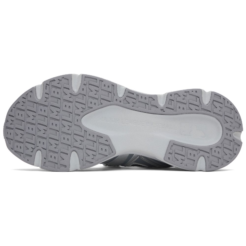 MLB New York Yankees Slip Resistant And Breathable Low Top Casual Shoes Unisex Silver White