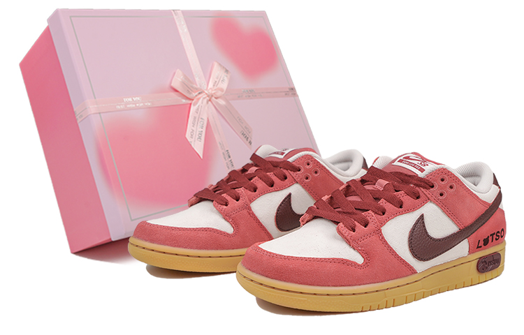 Nike Dunk SB RISK Strawberry Doll Anti-Slip Wear-Resistant Low-Top Skateboard Shoes Unisex Red
