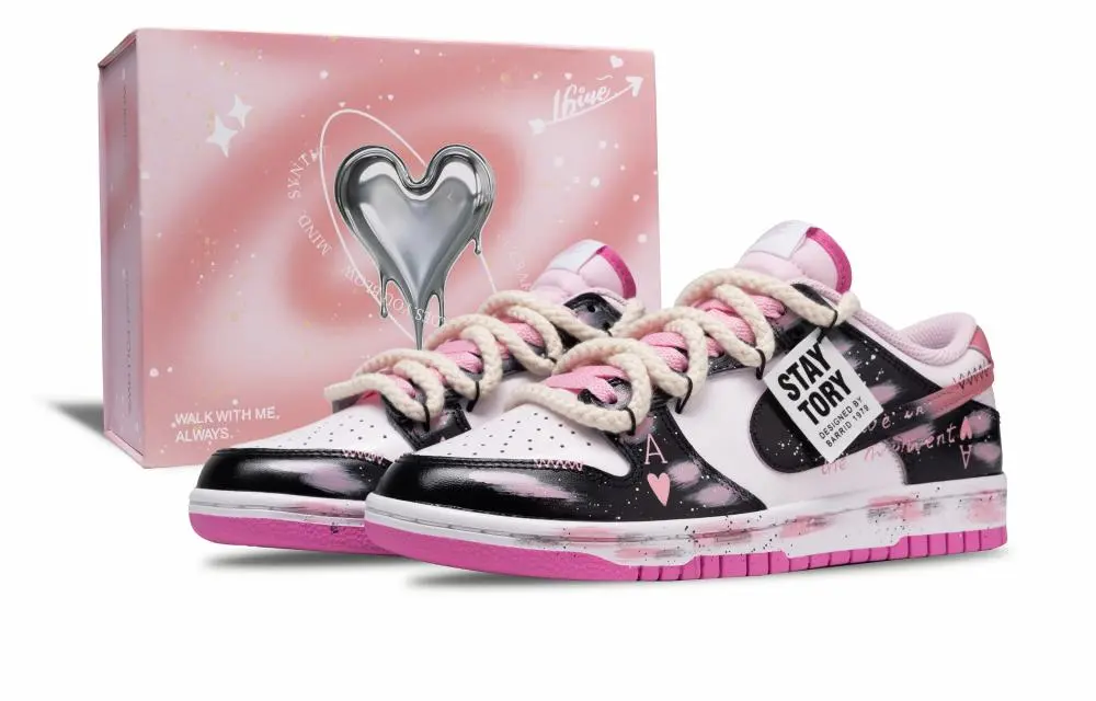 Nike Dunk Sweetheart Mischief Abrasion Resistant Low top Skateboard Shoes Women's Black Pink