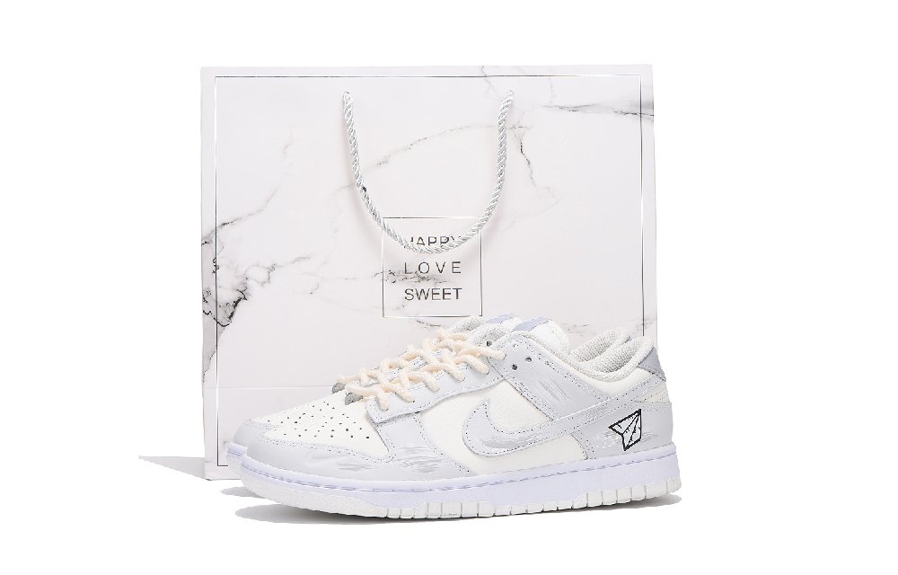 Nike Dunk Low Top Skateboard Shoes Women's Light Gray