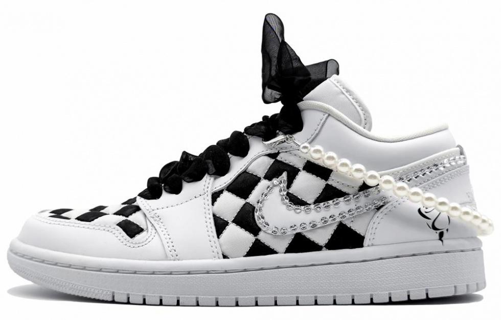 Jordan Air Jordan 1 Low Quilted Low-Top Vintage Basketball Shoes Women's White Black