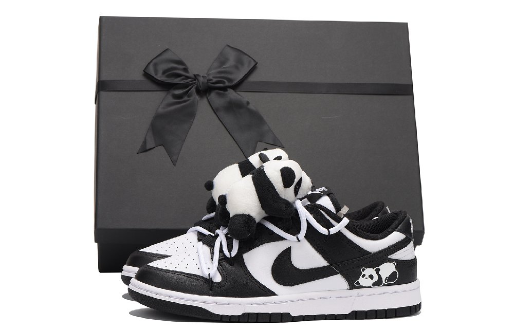 Nike Dunk Low Coverage Slip-Resistant Impact Resistance Wear-Resistant Low-Top Skateboard Shoes Unisex Black White
