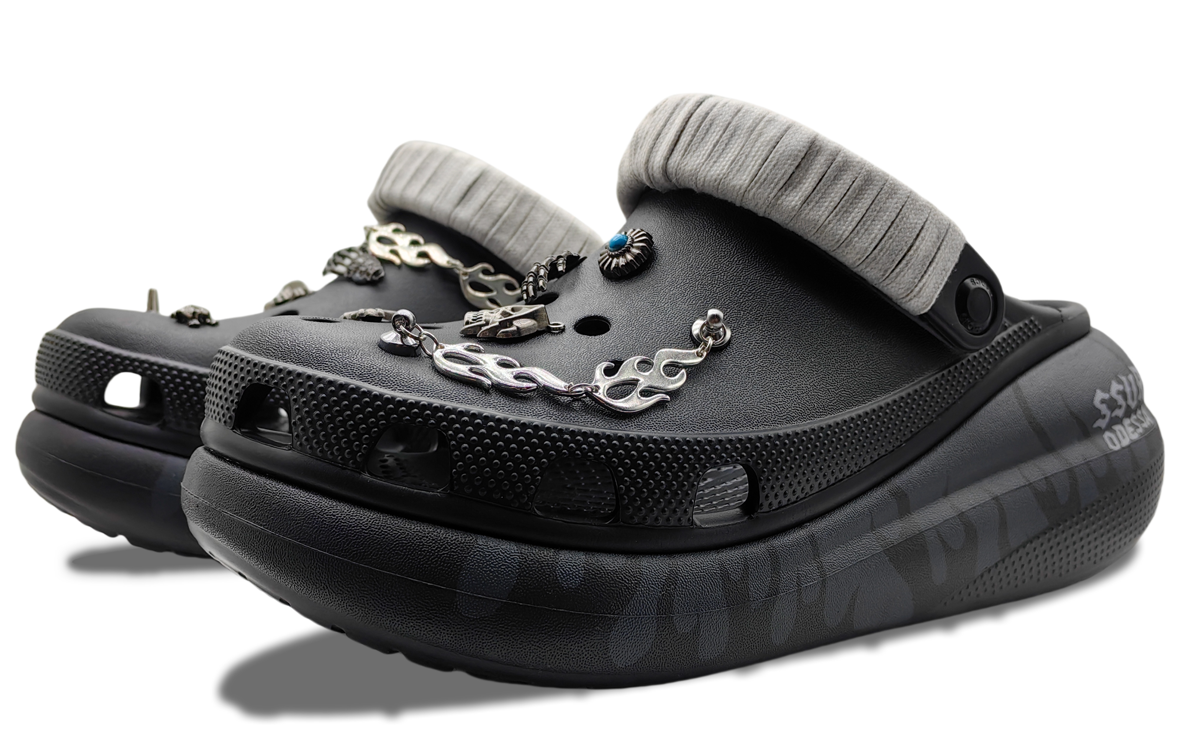 Crocs Classic Crush Clogs Unisex Black купить в интернет-магазине Yoocart с быстрой доставкой по России.