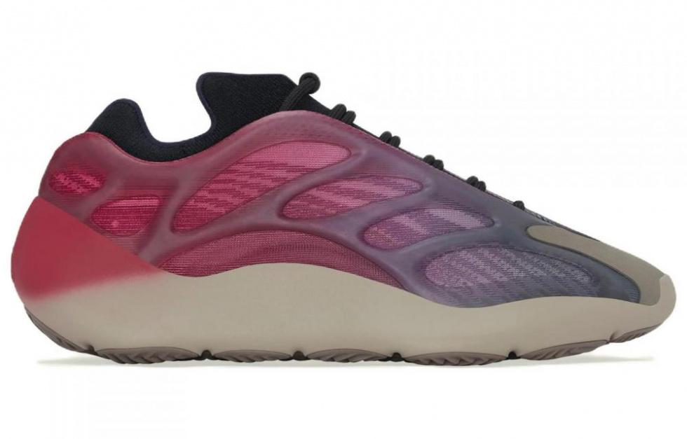 Adidas Yeezy 700 V3 'Fade Carbon' купить в интернет-магазине Yoocart с быстрой доставкой по России.