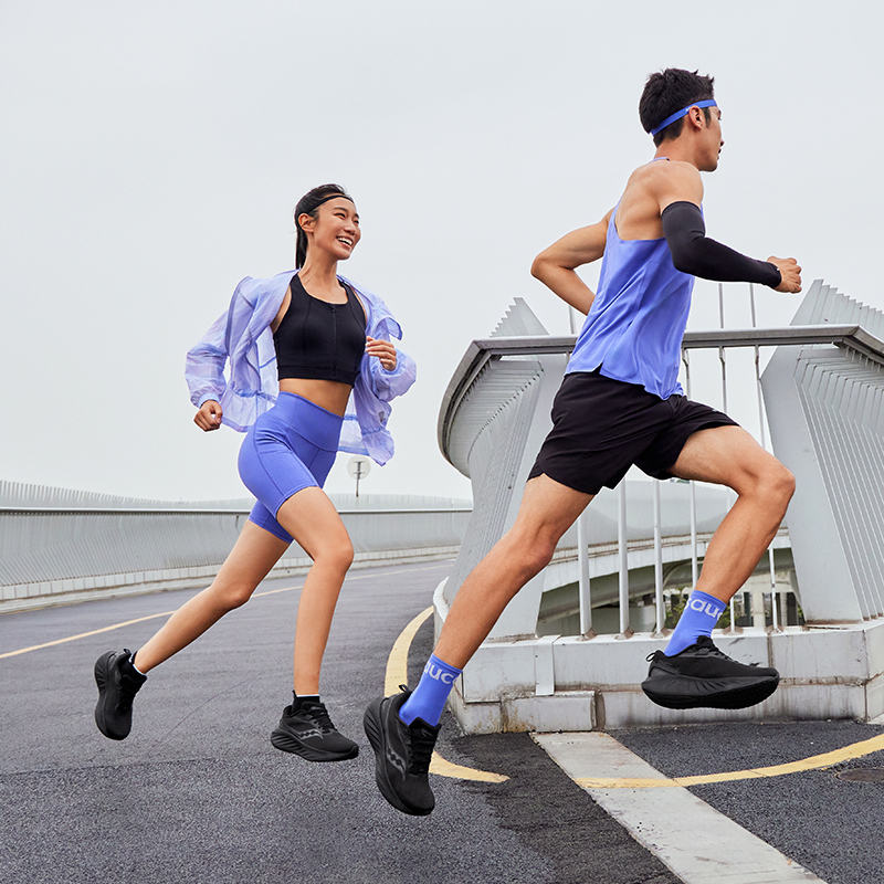 Saucony TRIUMPH Victory 22 Slip Resistant And Breathable Coverage Running Shoes Men's Black купить в интернет-магазине Yoocart с быстрой доставкой по России.