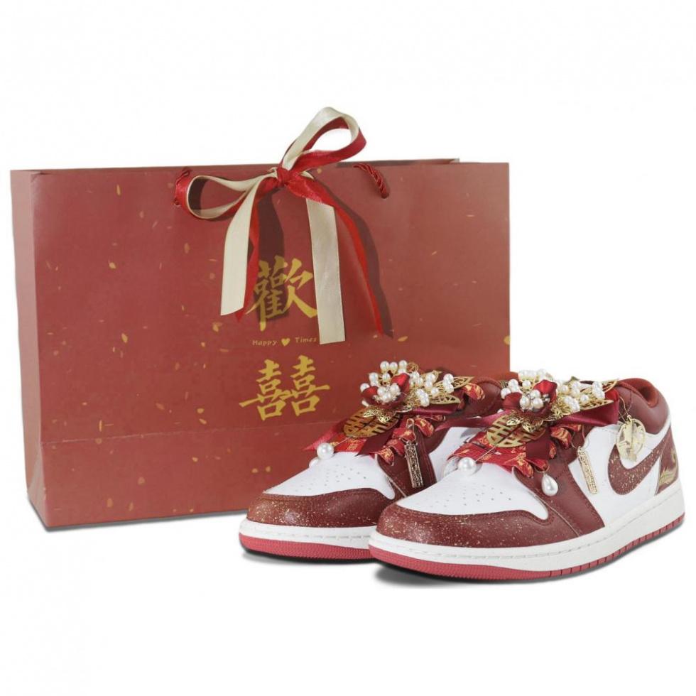 Jordan Air Jordan 1 Breathable Lightweight Low-Top Vintage Basketball Shoes Men Gold Red