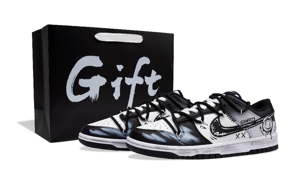 Nike Dunk Anti Slip Wear Resistant Low Top Skateboard Shoes Unisex Black White